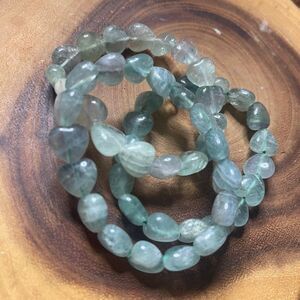 Green fluorite heart shape 10mm 7” ONE beaded stretch bracelet new crystal beads